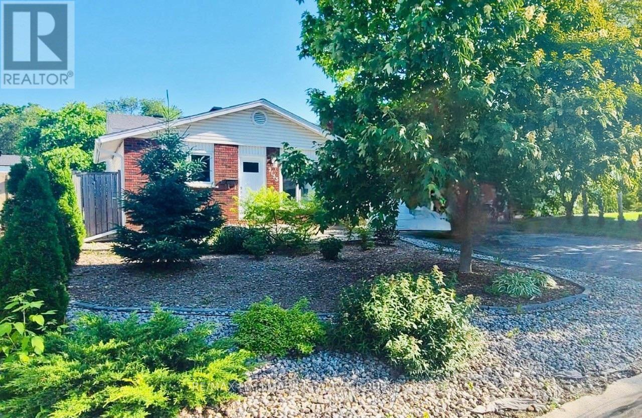 2155 Monson Crescent