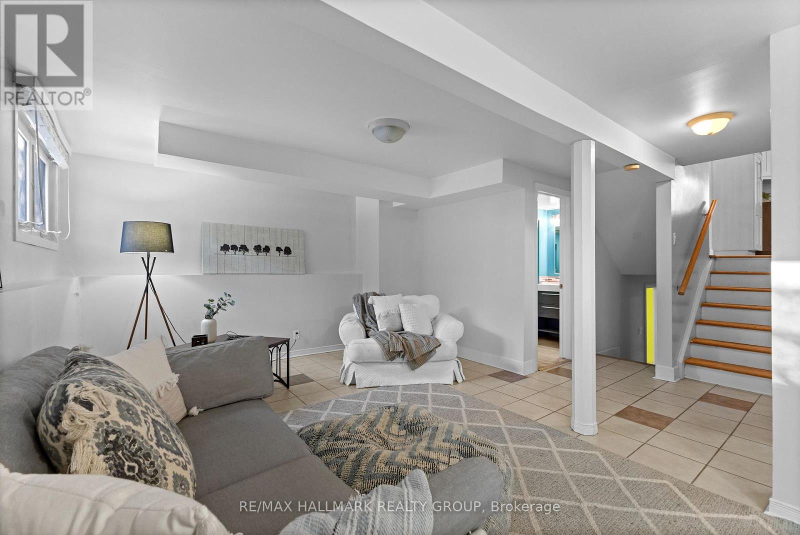 2155 Monson Crescent