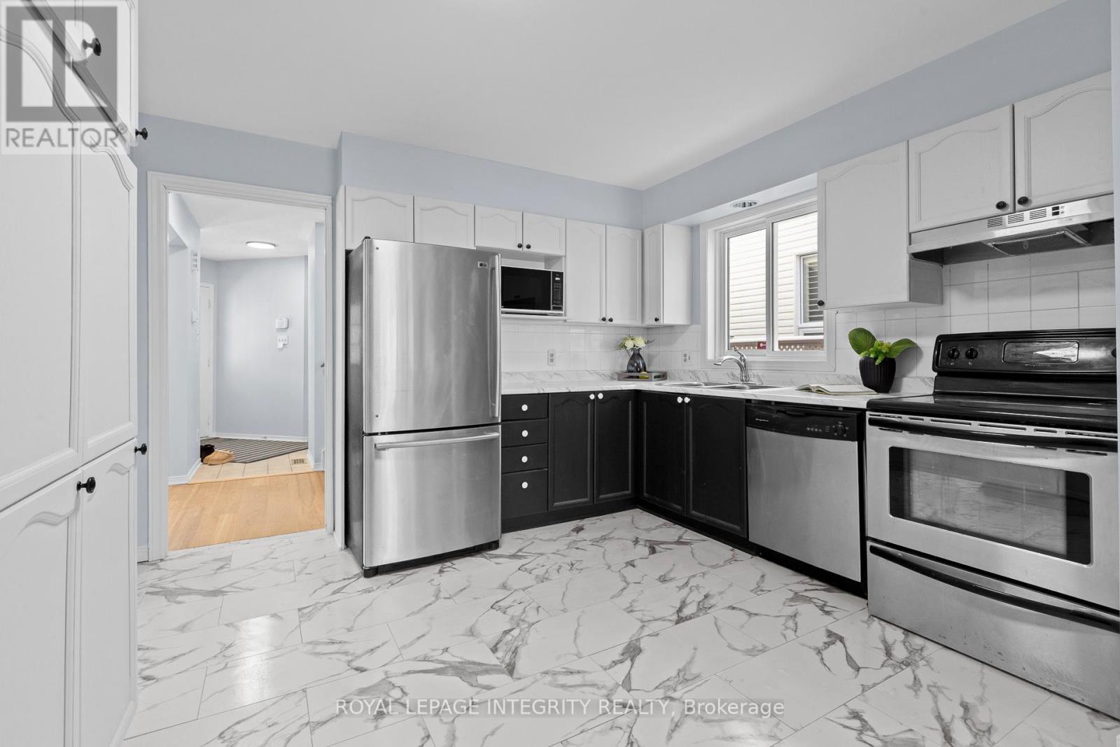 11 Royal Field Crescent