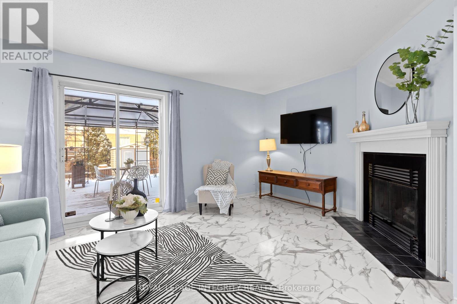 11 Royal Field Crescent