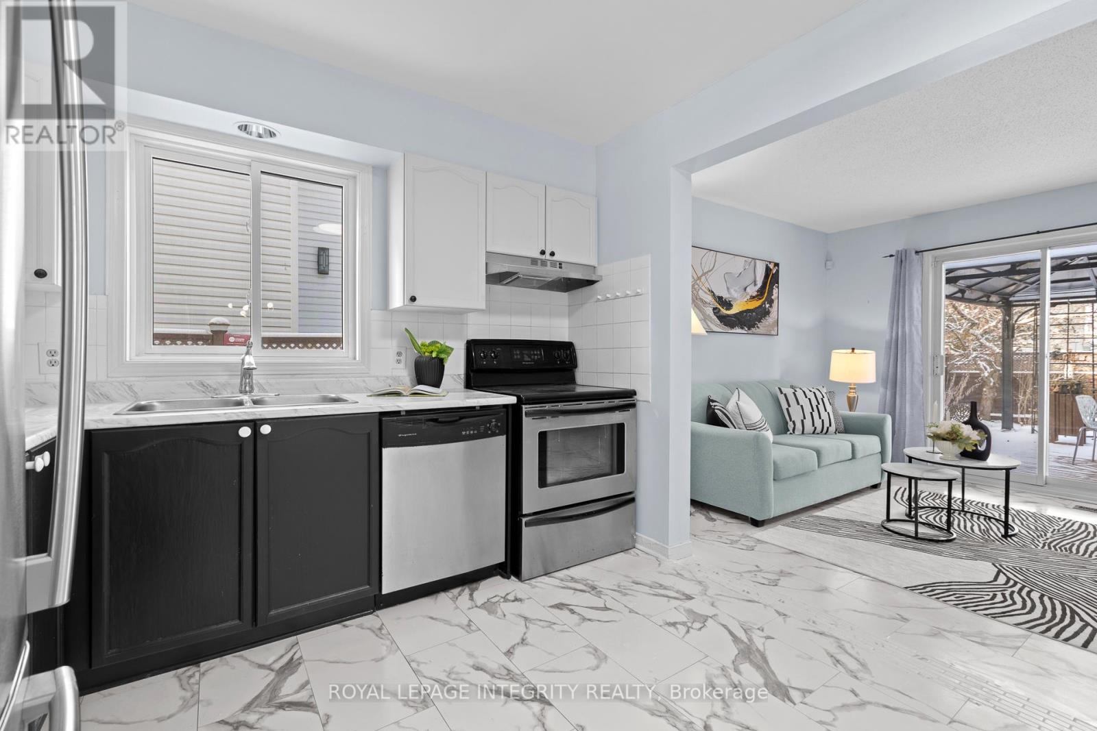 11 Royal Field Crescent