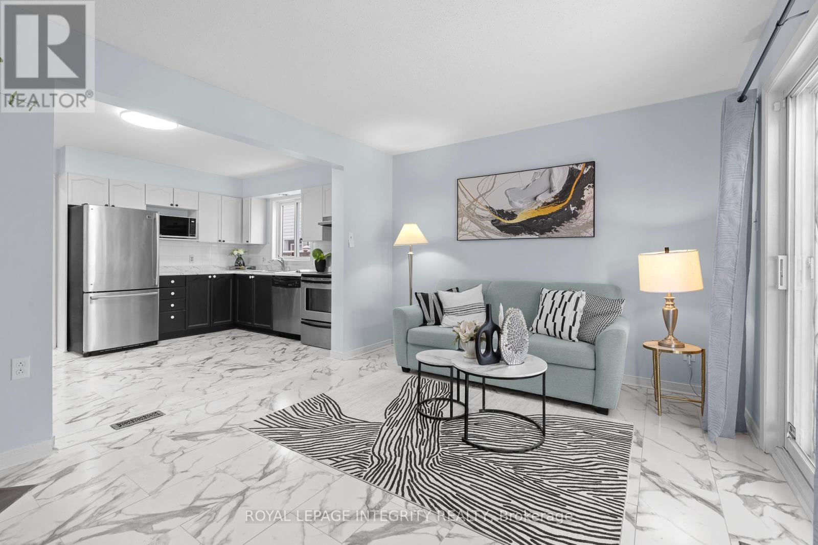 11 Royal Field Crescent