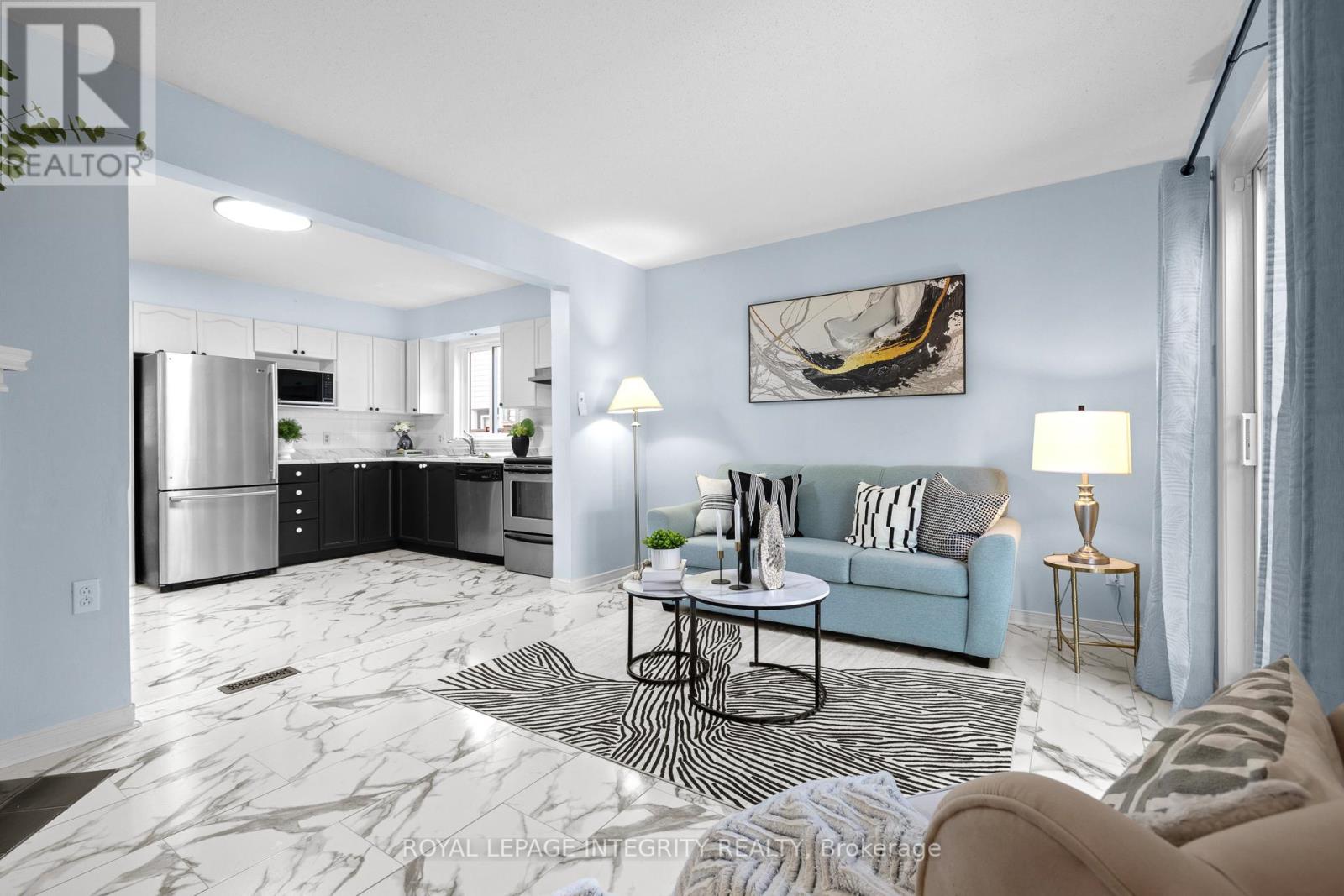 11 Royal Field Crescent