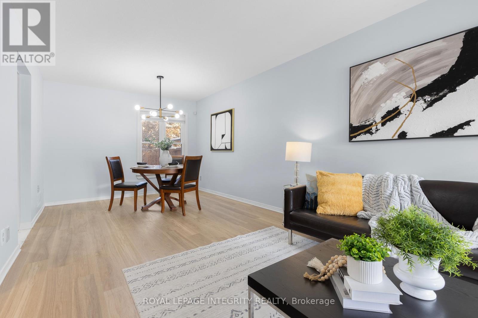 11 Royal Field Crescent