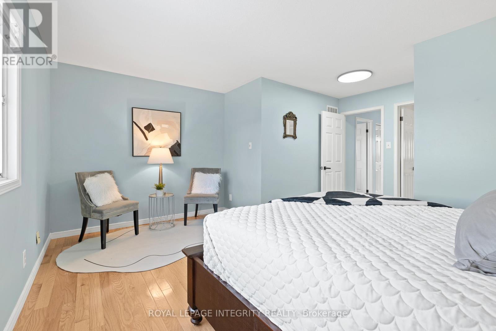 11 Royal Field Crescent