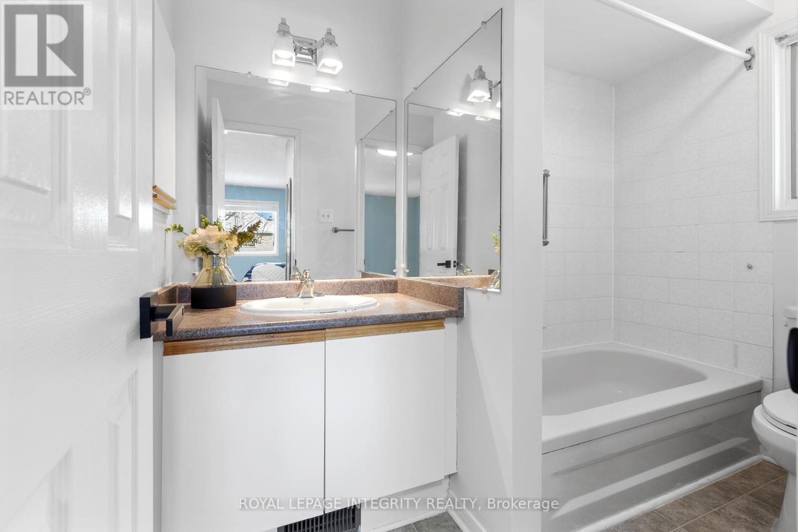 11 Royal Field Crescent