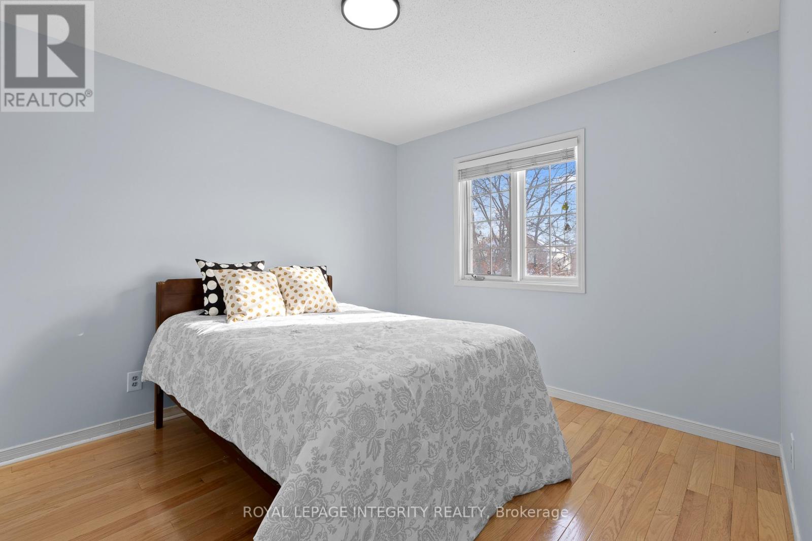 11 Royal Field Crescent