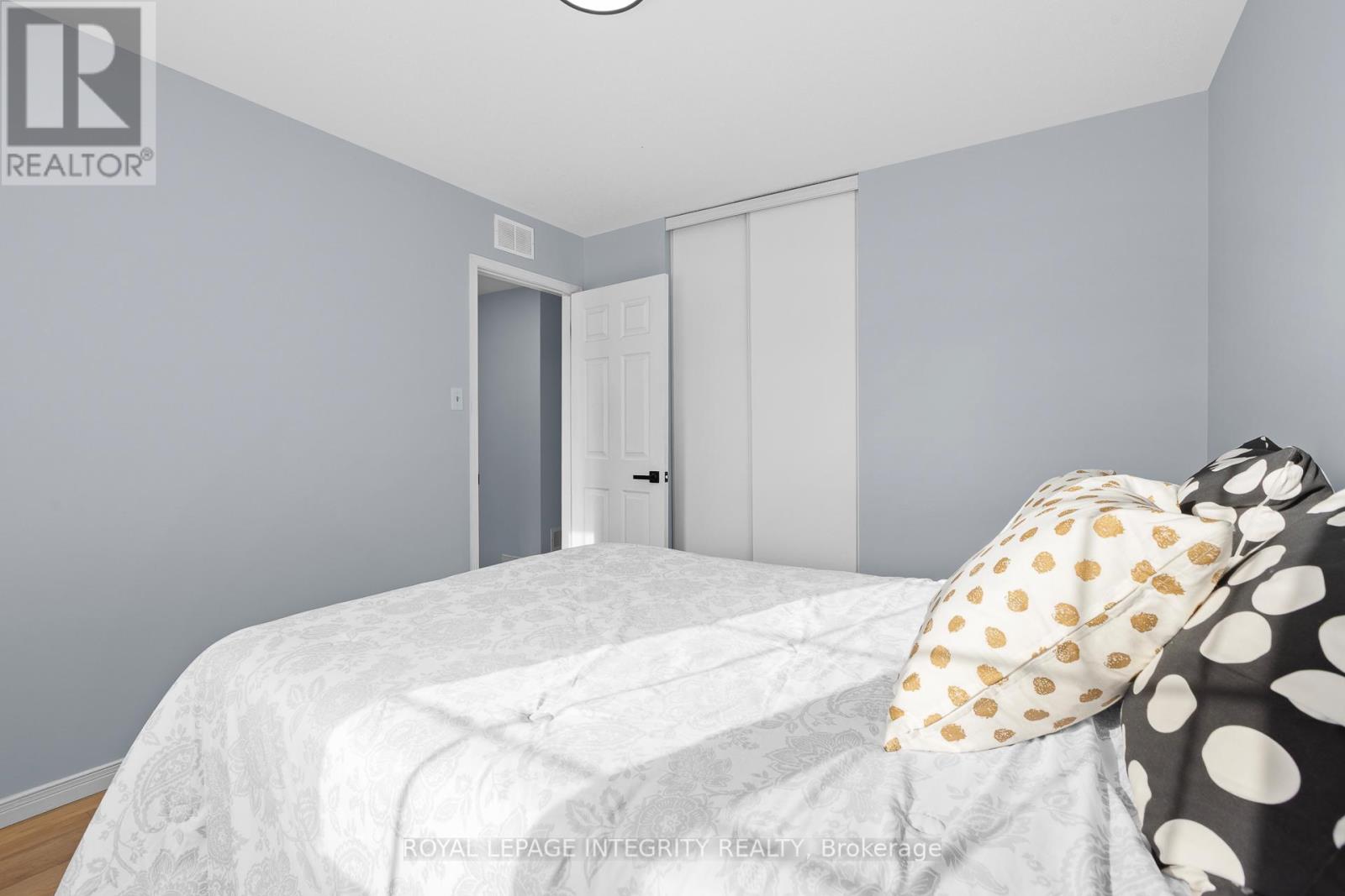 11 Royal Field Crescent