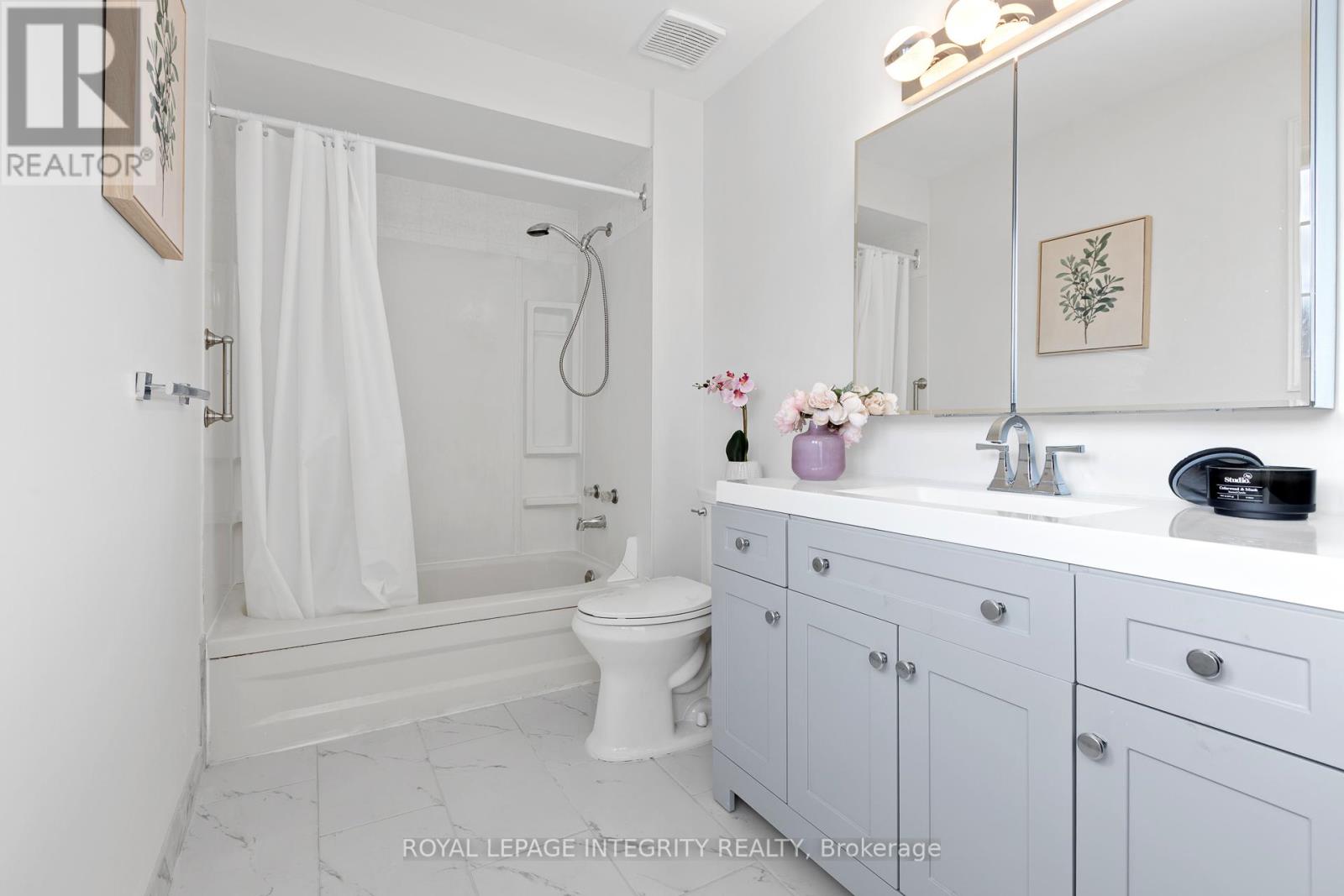 11 Royal Field Crescent