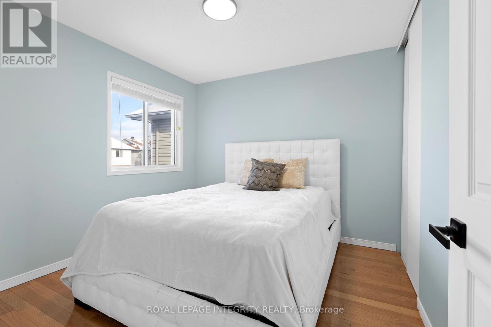 11 Royal Field Crescent