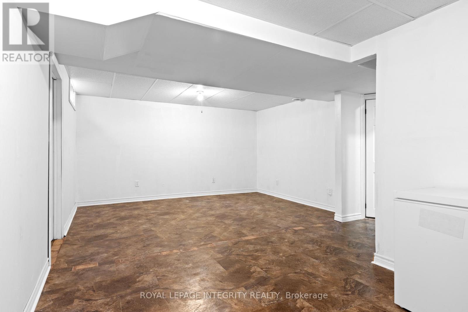 11 Royal Field Crescent