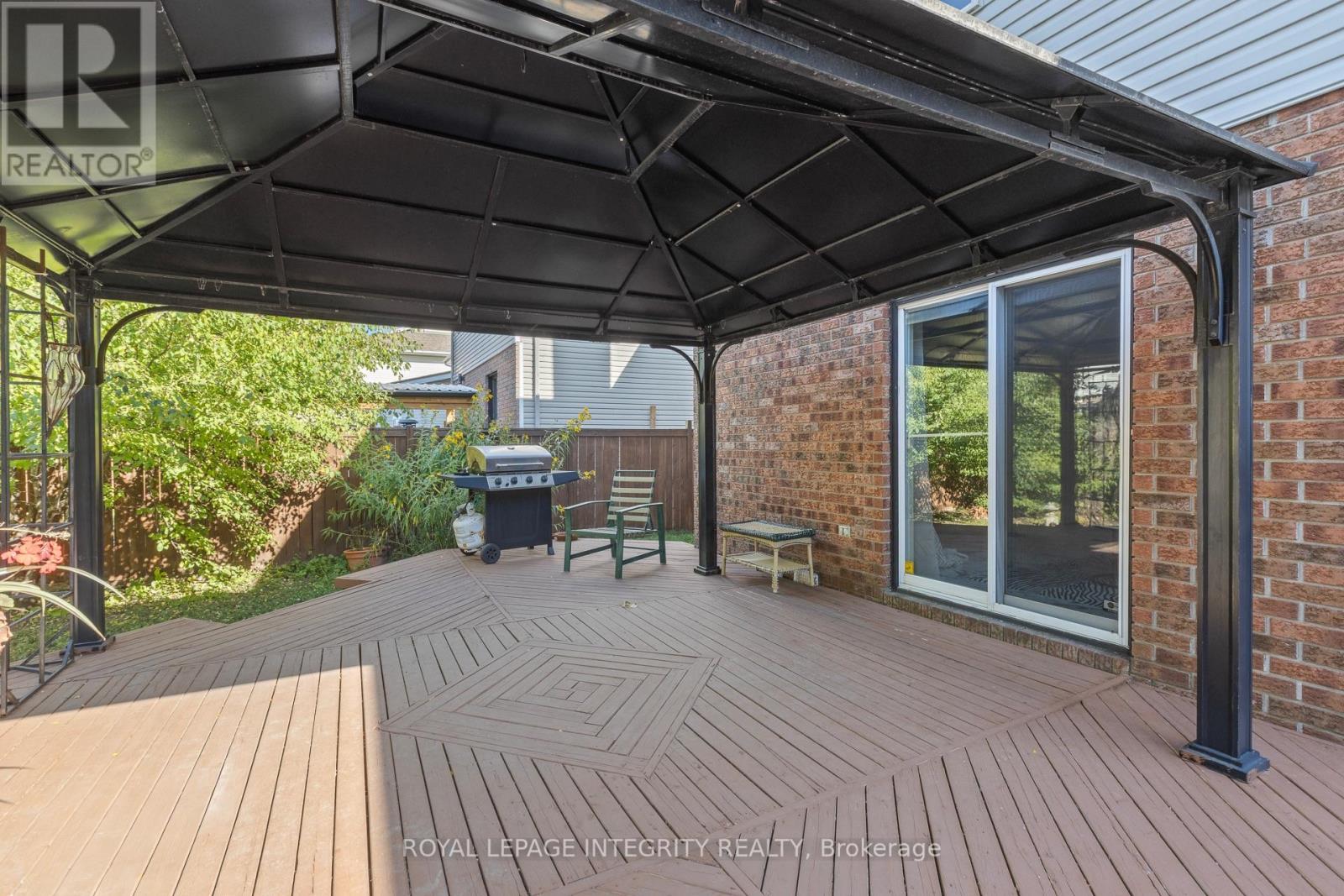 11 Royal Field Crescent