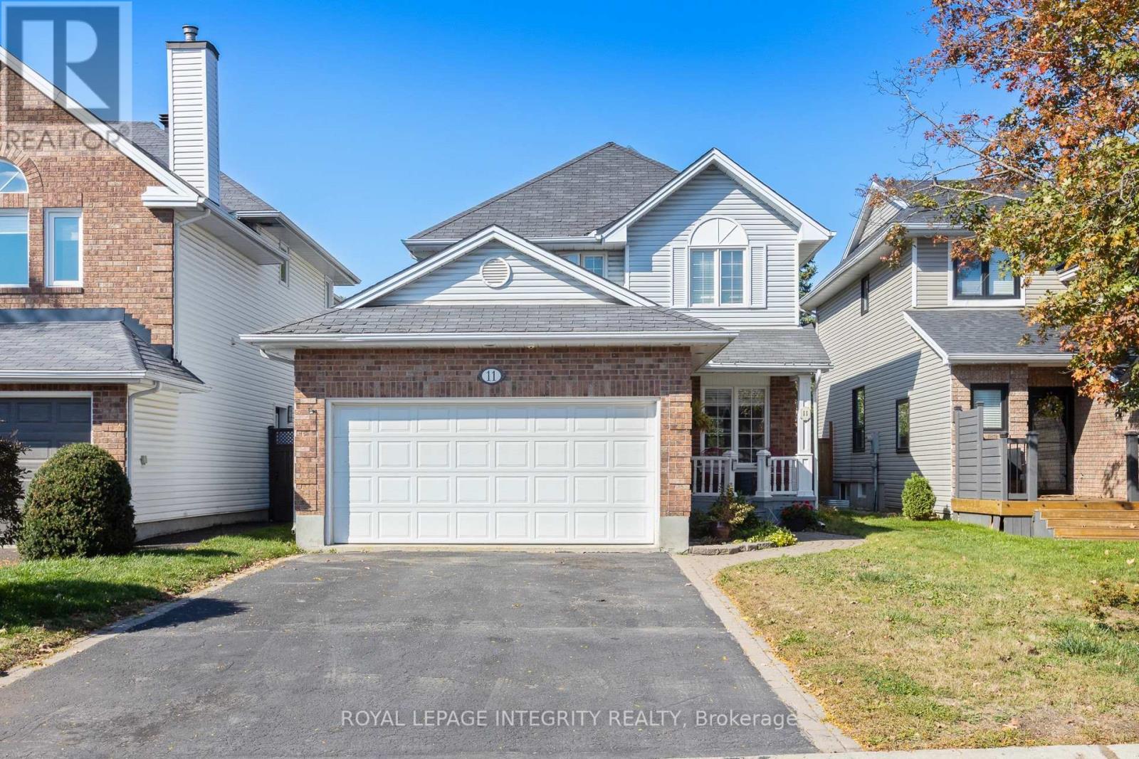 11 Royal Field Crescent