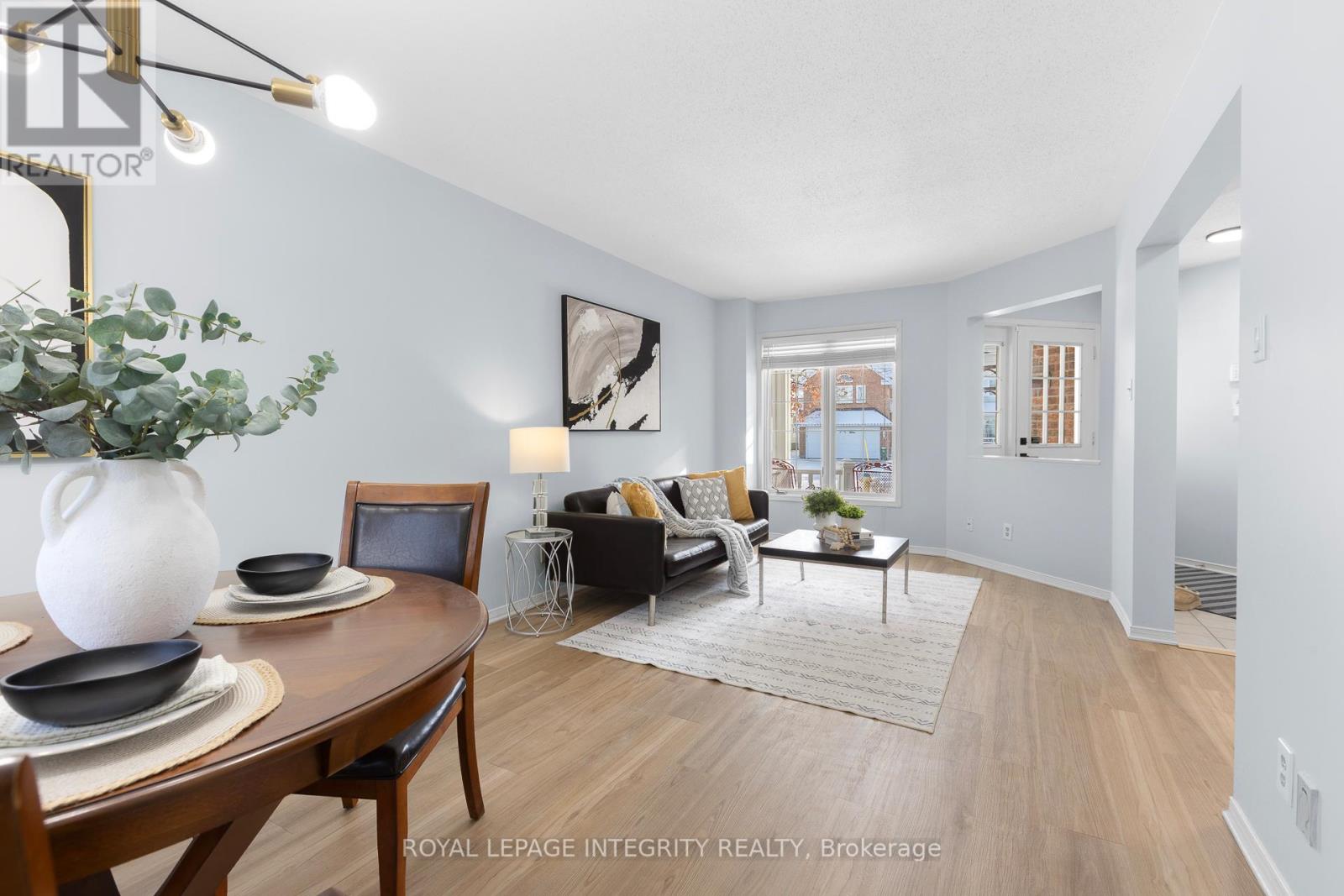 11 Royal Field Crescent