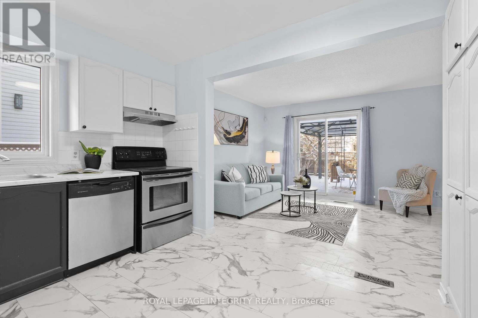 11 Royal Field Crescent