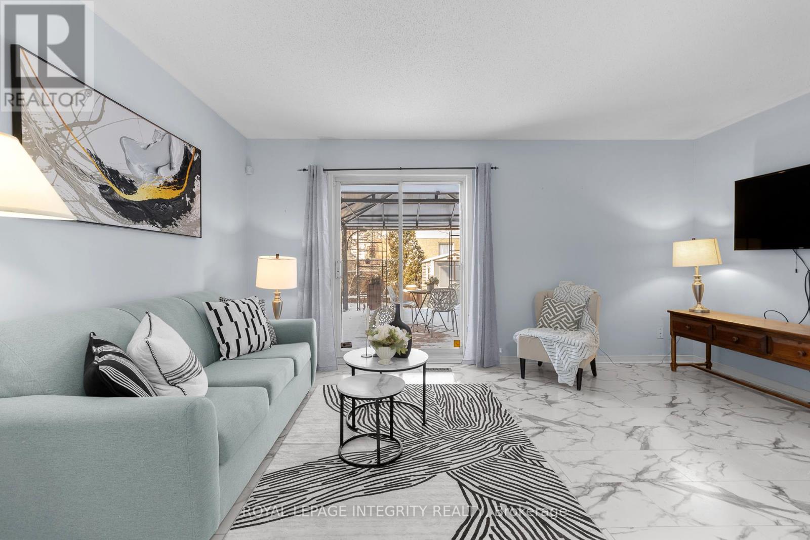 11 Royal Field Crescent