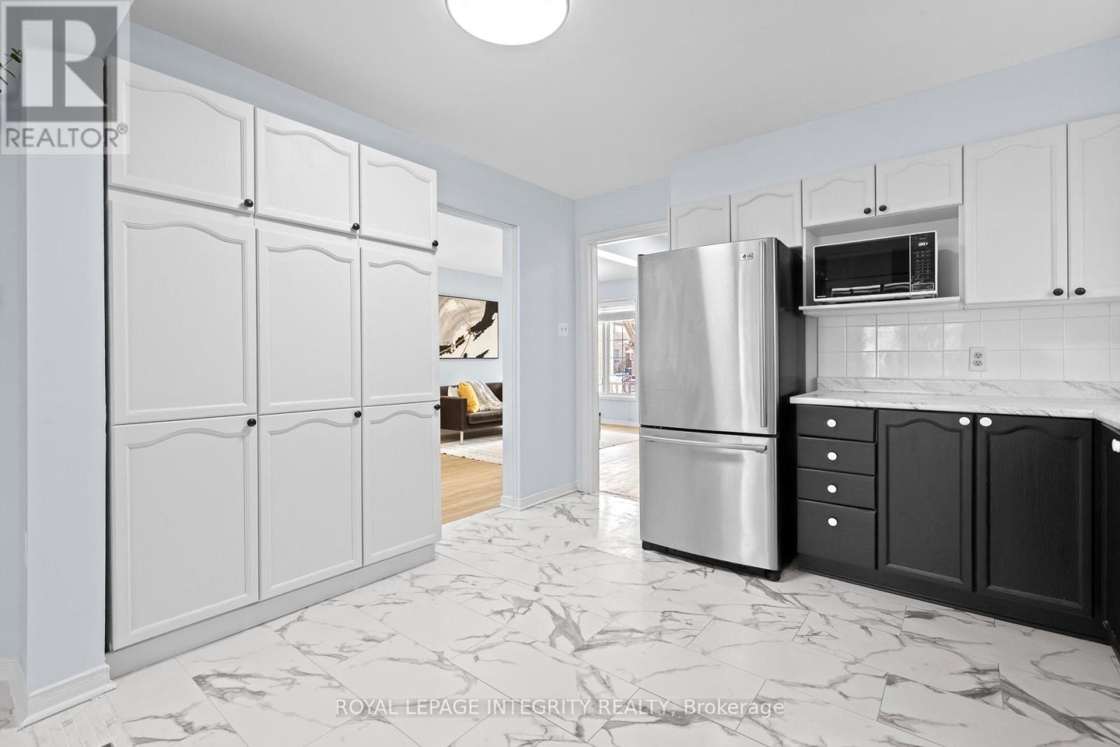 11 Royal Field Crescent