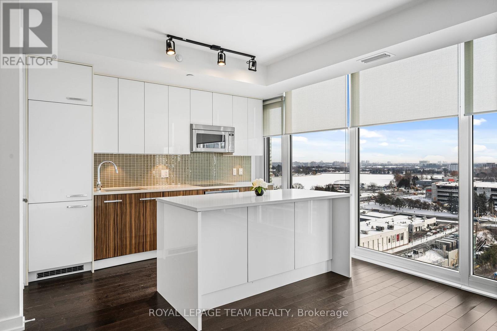 1110 - 111 Champagne Avenue S