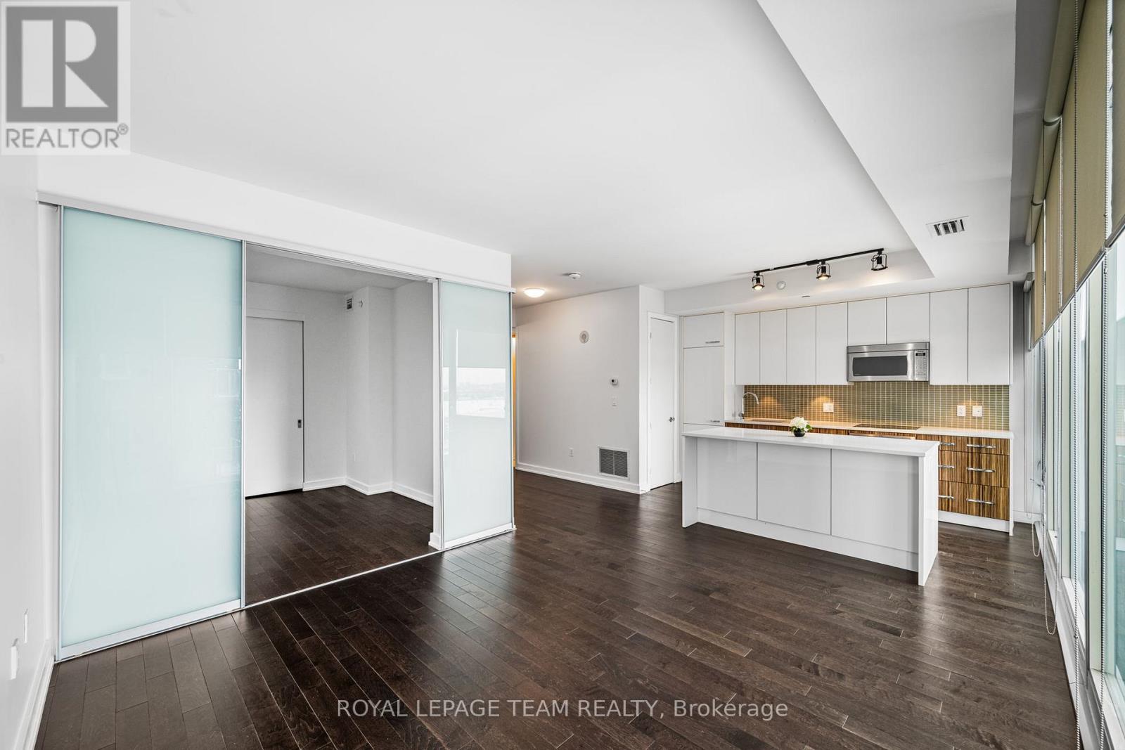 1110 - 111 Champagne Avenue S