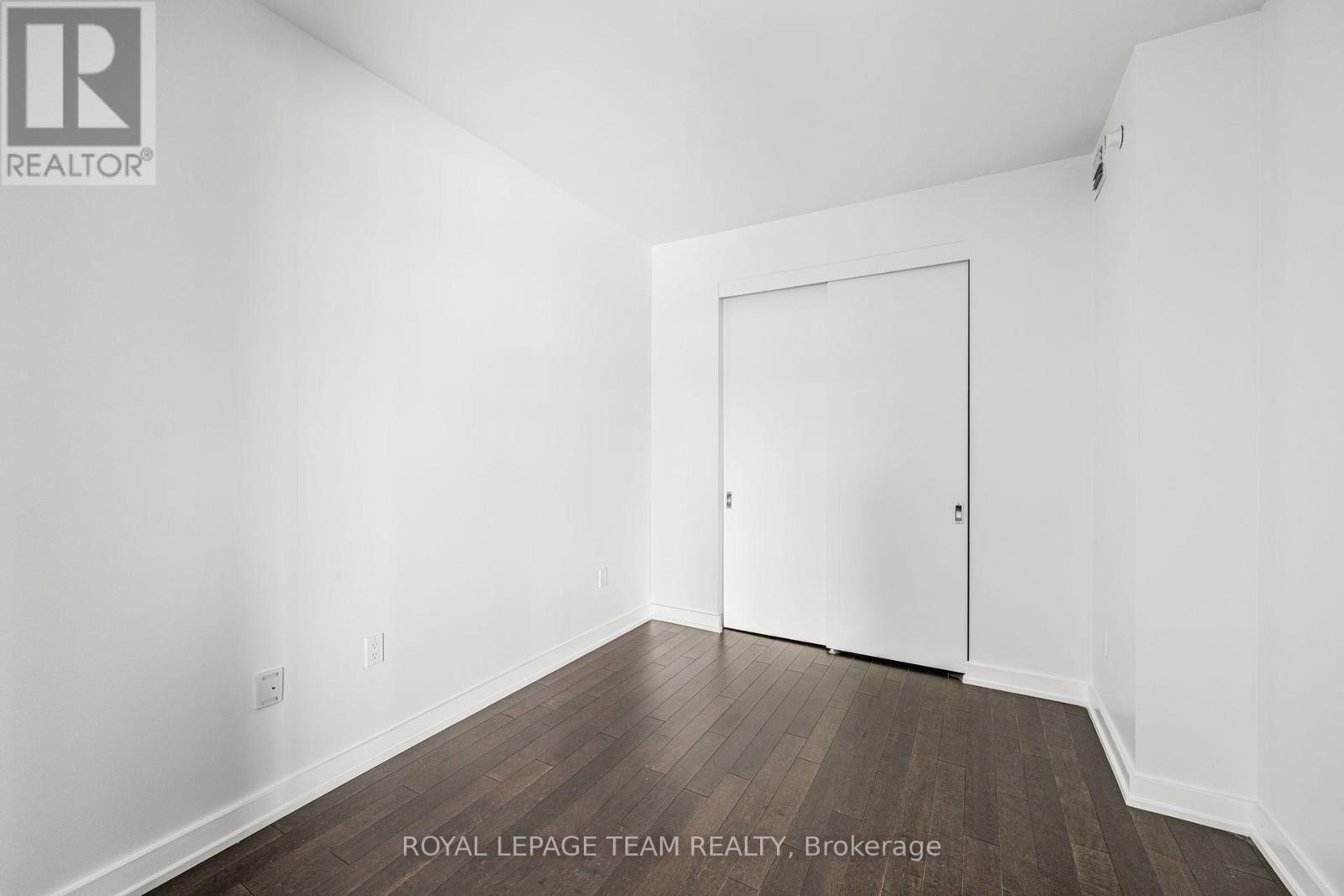 1110 - 111 Champagne Avenue S