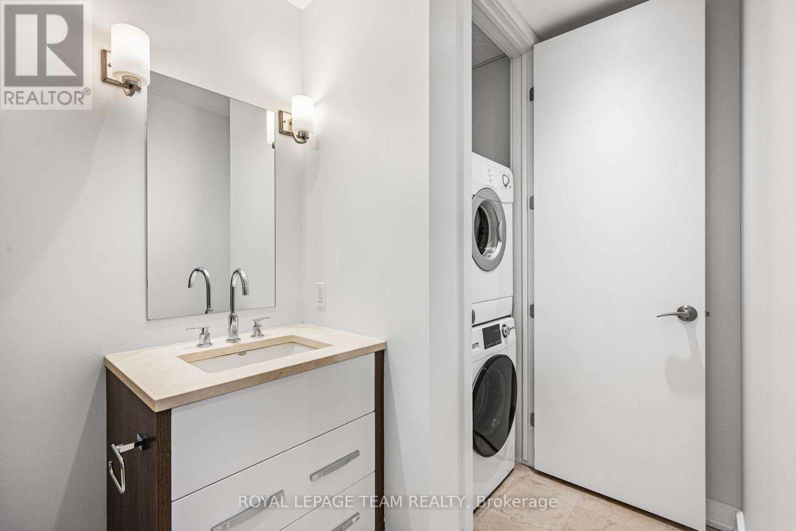 1110 - 111 Champagne Avenue S