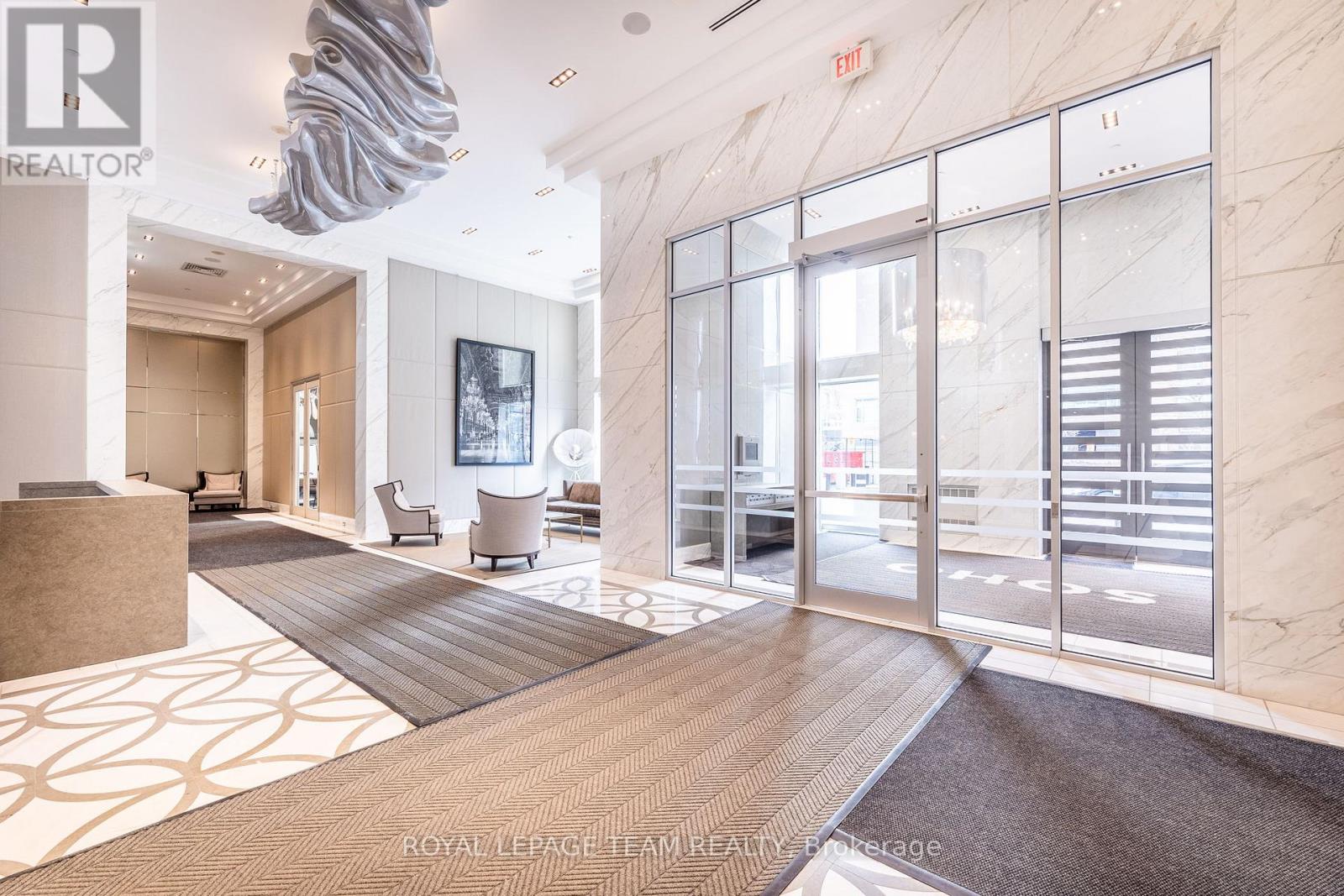 1110 - 111 Champagne Avenue S