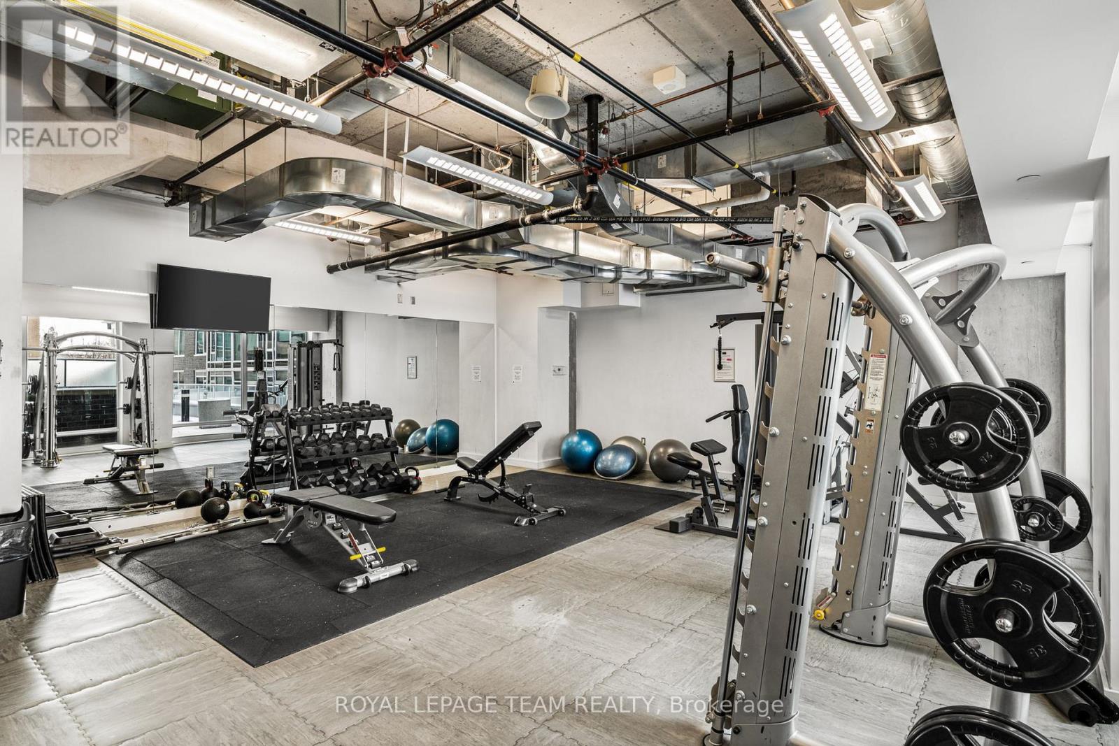 1110 - 111 Champagne Avenue S