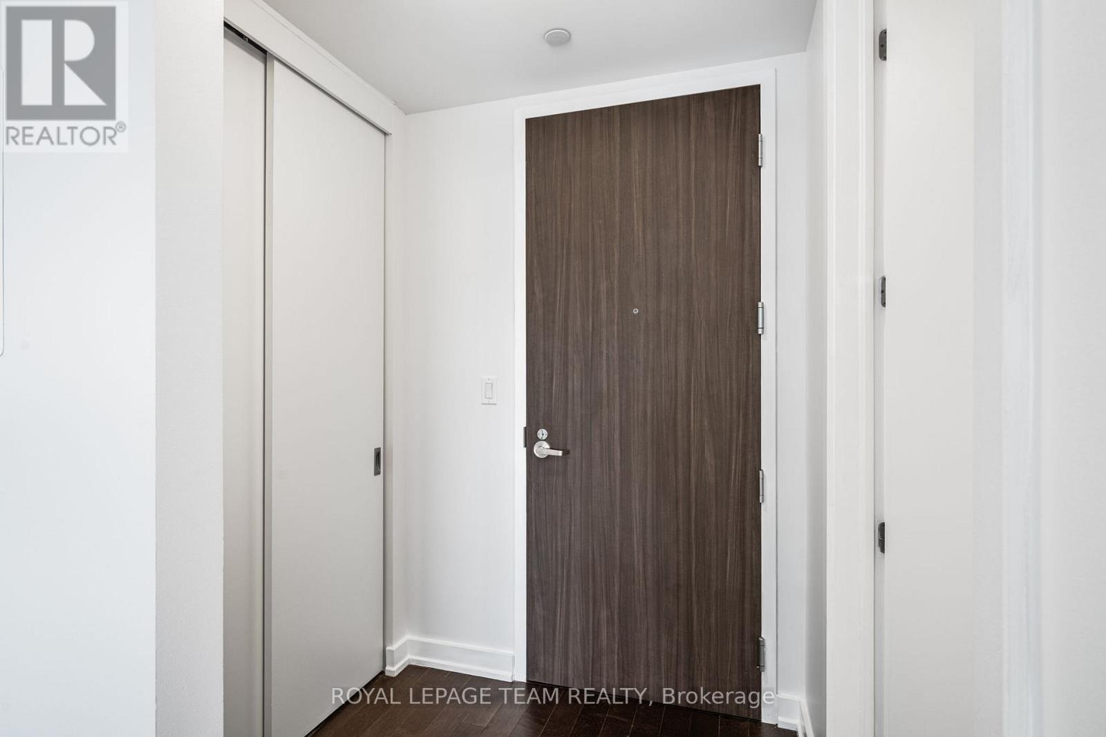 1110 - 111 Champagne Avenue S