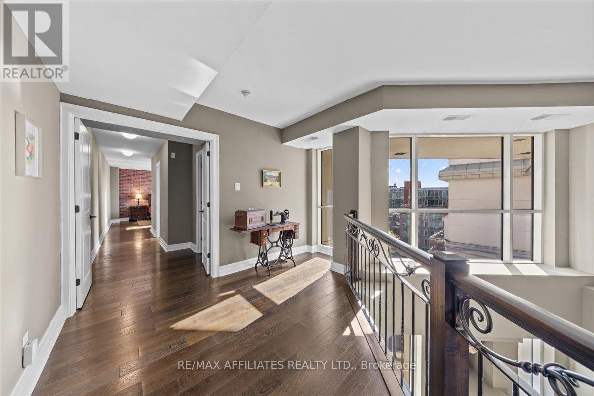 #ph804 - 320 Mcleod Street