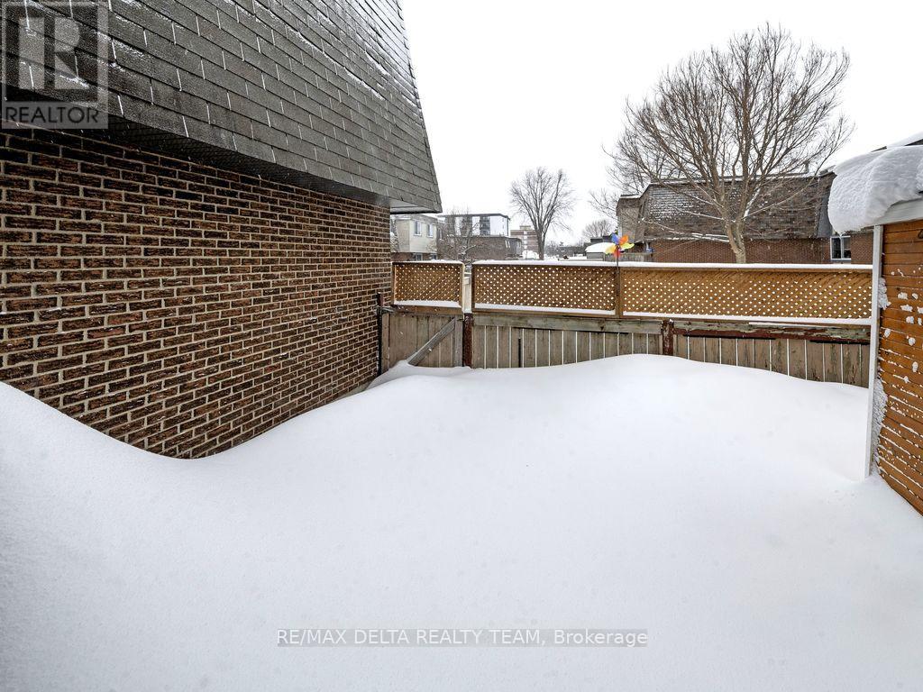 - - 3024 Fairlea Crescent