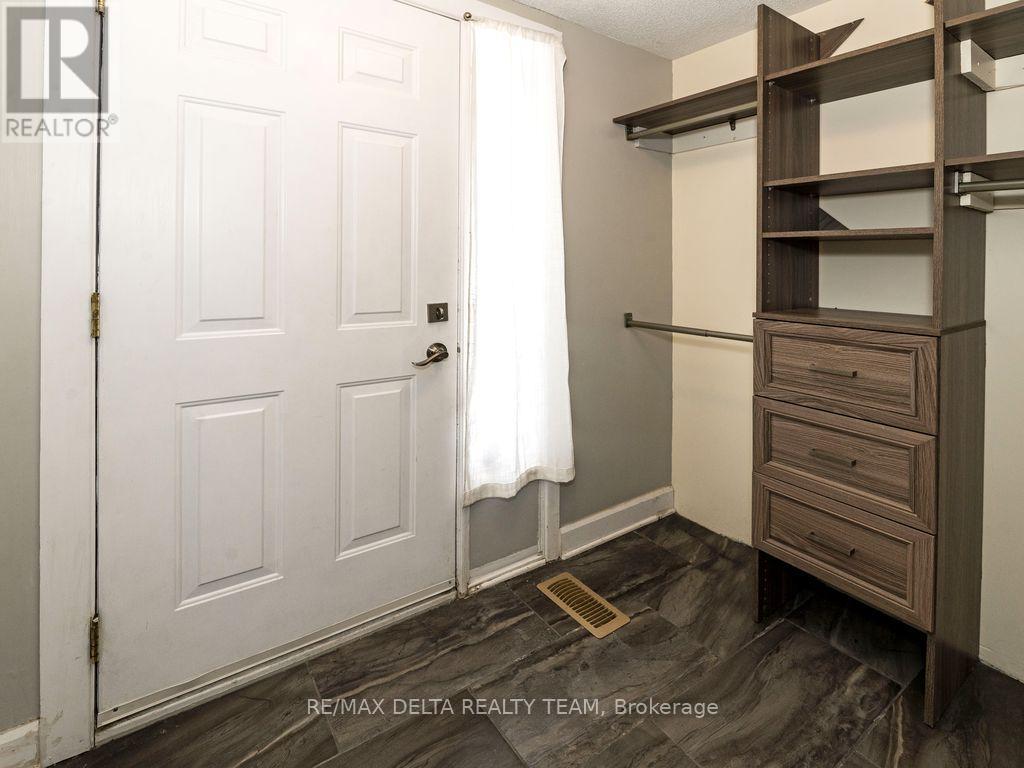 - - 3024 Fairlea Crescent