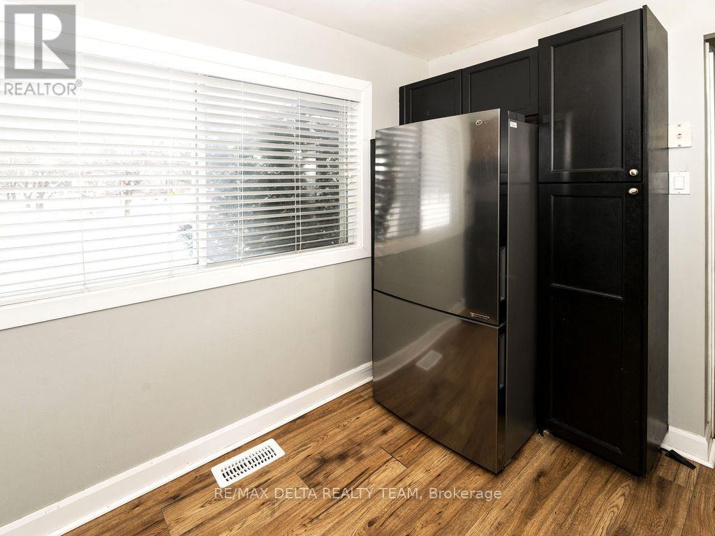 - - 3024 Fairlea Crescent