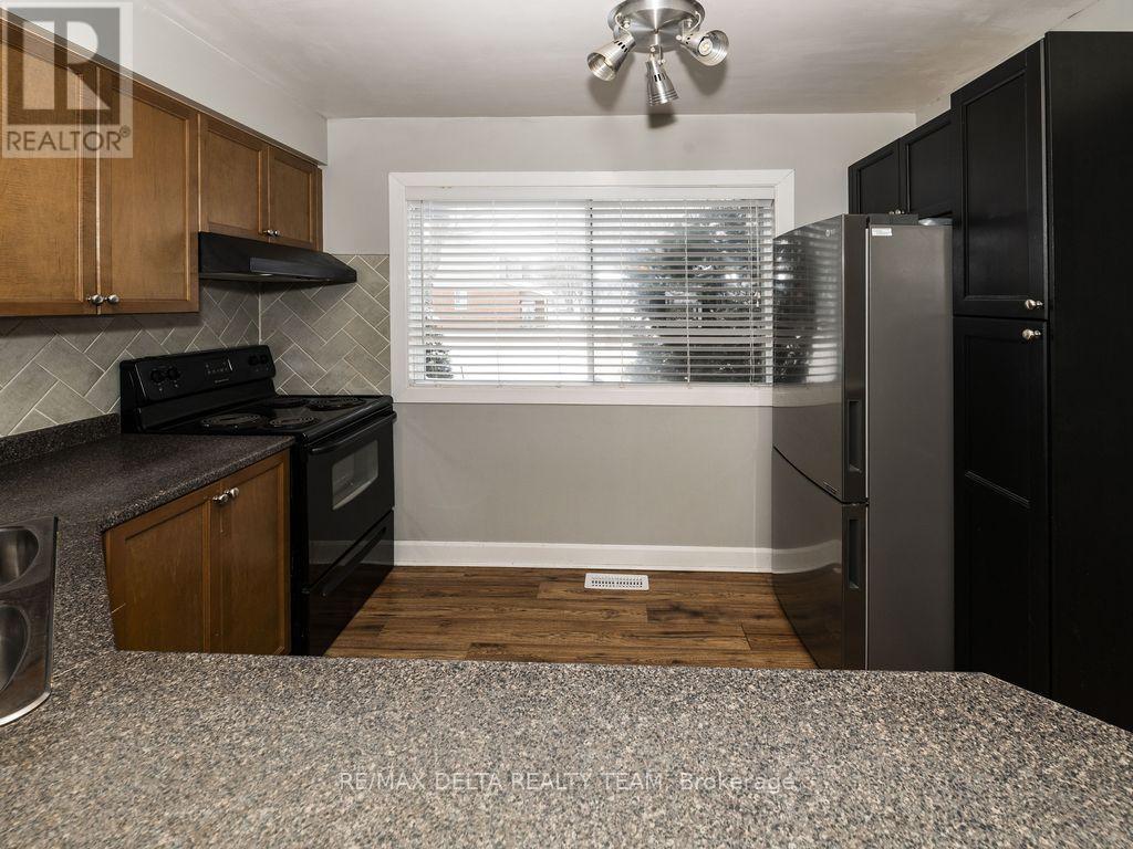 - - 3024 Fairlea Crescent