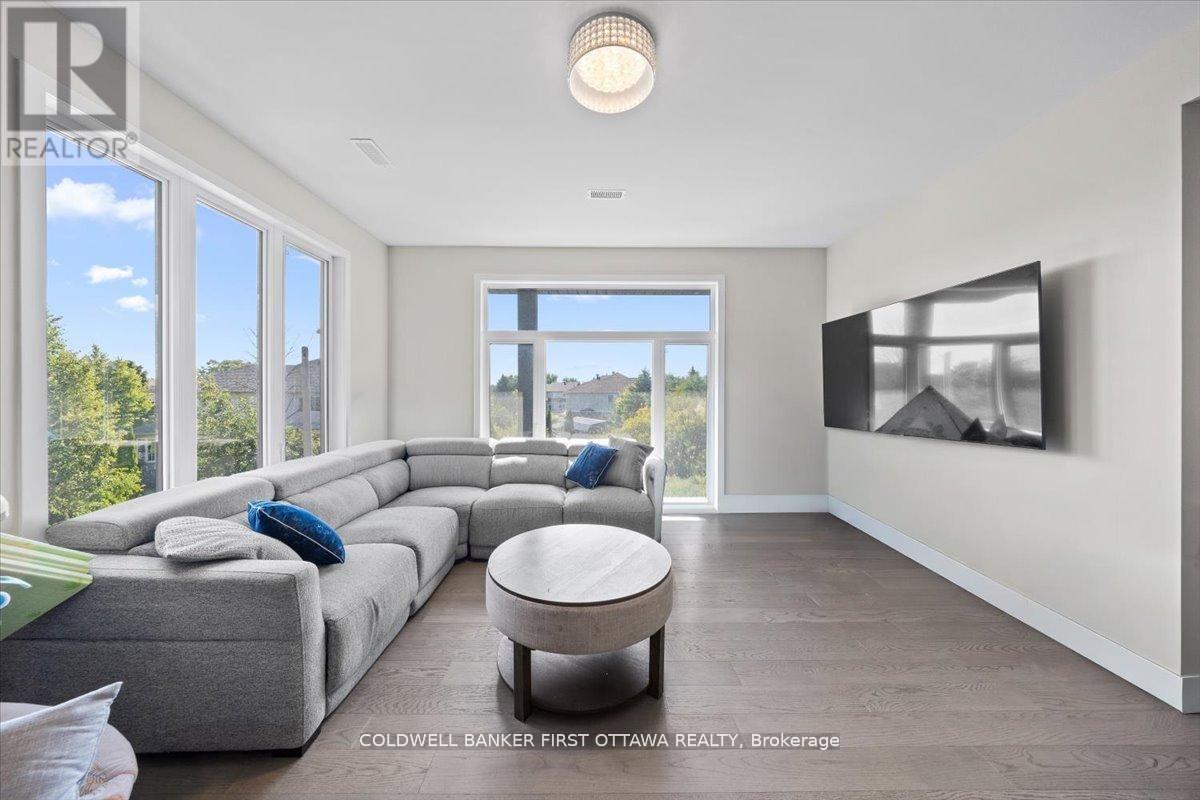 A/b - 22 Inverkip Avenue