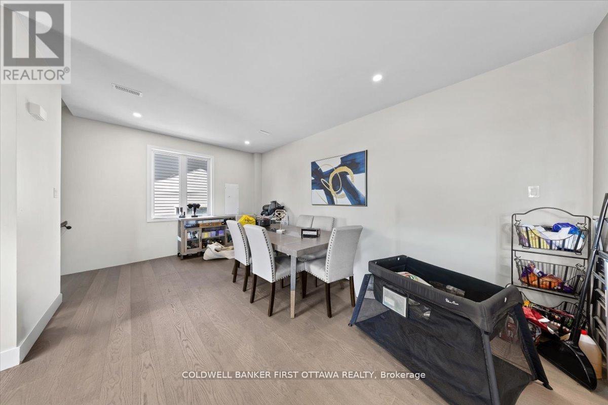 A/b - 22 Inverkip Avenue