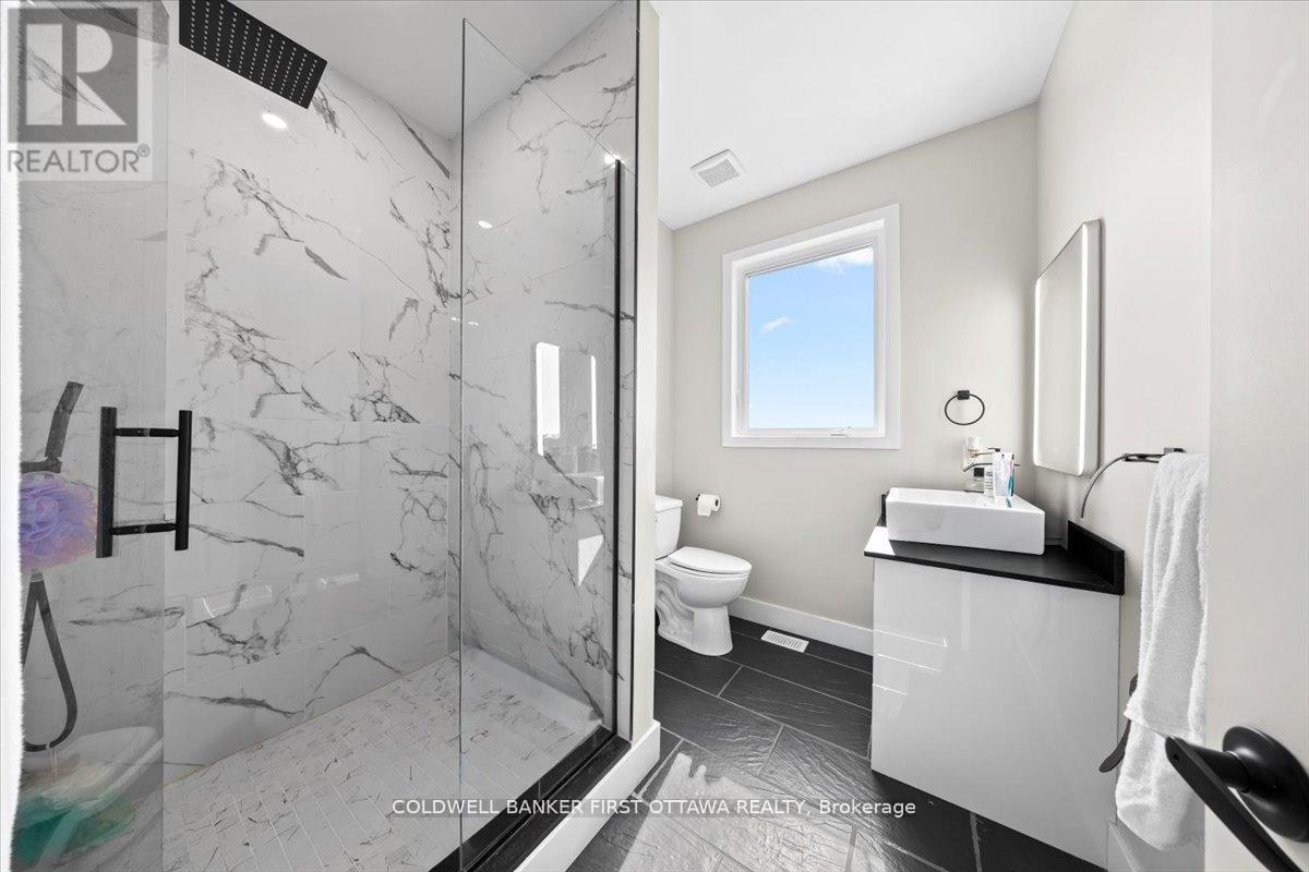 A/b - 22 Inverkip Avenue