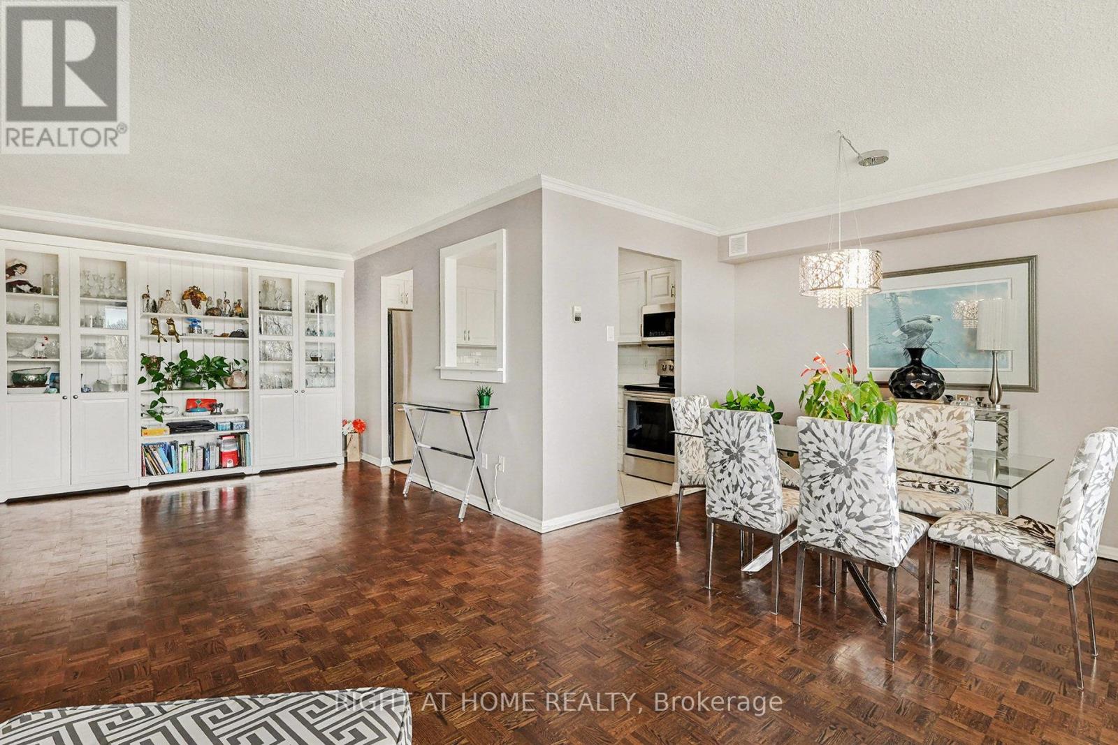 306 - 665 Bathgate Drive