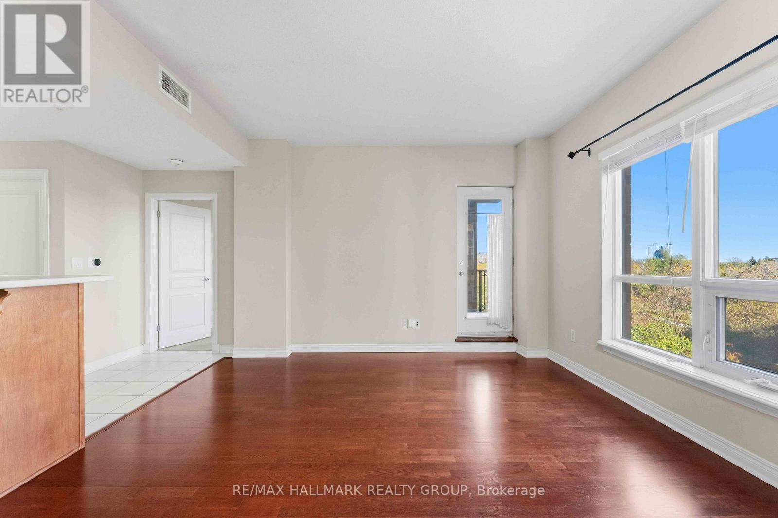 320 - 905 Beauparc Private