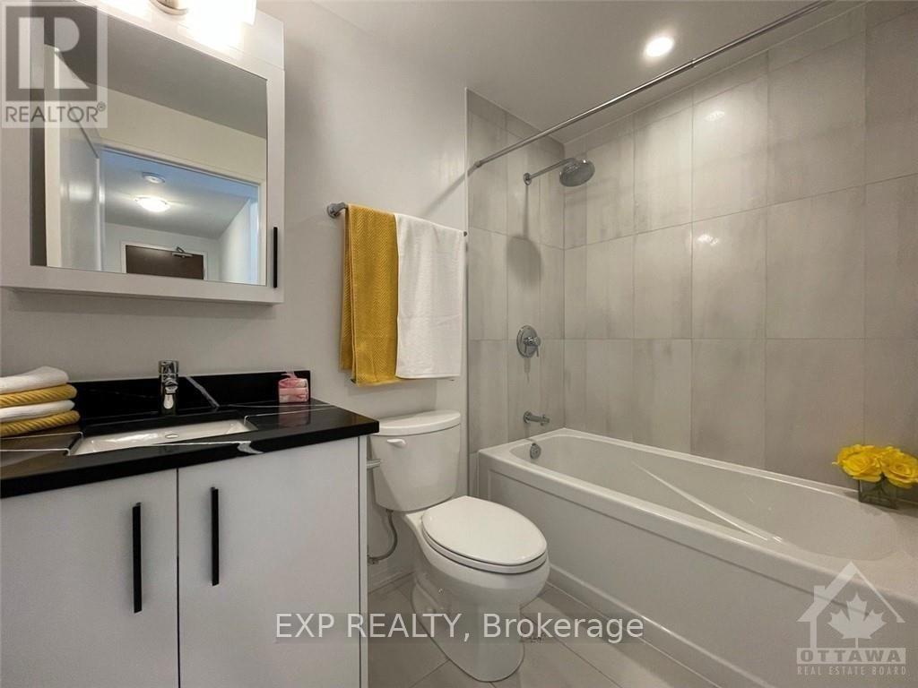 3702 - 805 Carling Avenue