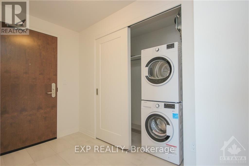 3702 - 805 Carling Avenue