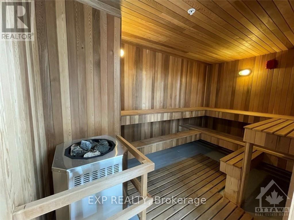 3702 - 805 Carling Avenue