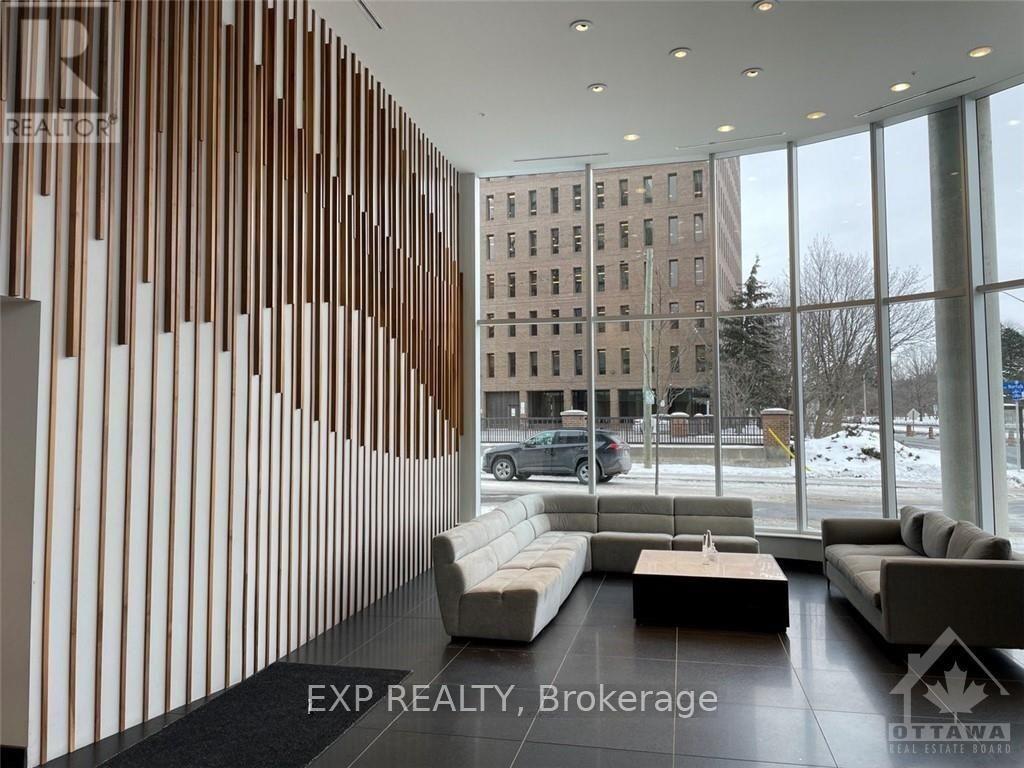 3702 - 805 Carling Avenue