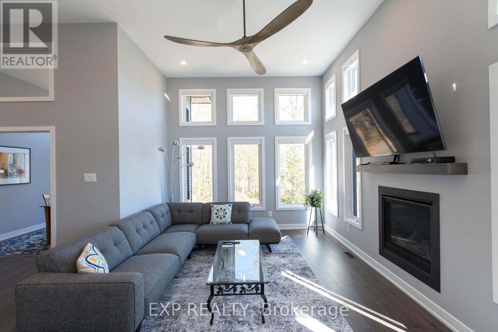 111 Frank Fisher Crescent