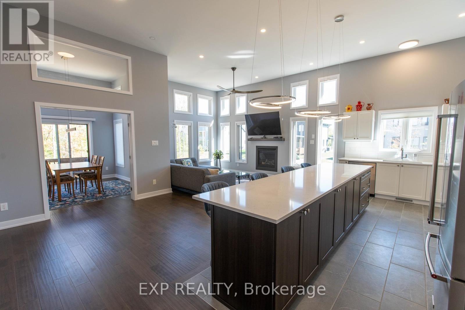 111 Frank Fisher Crescent