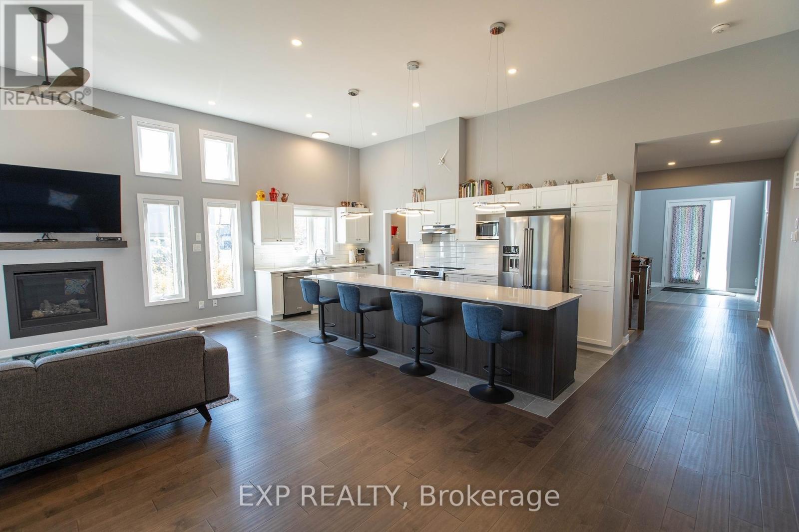 111 Frank Fisher Crescent