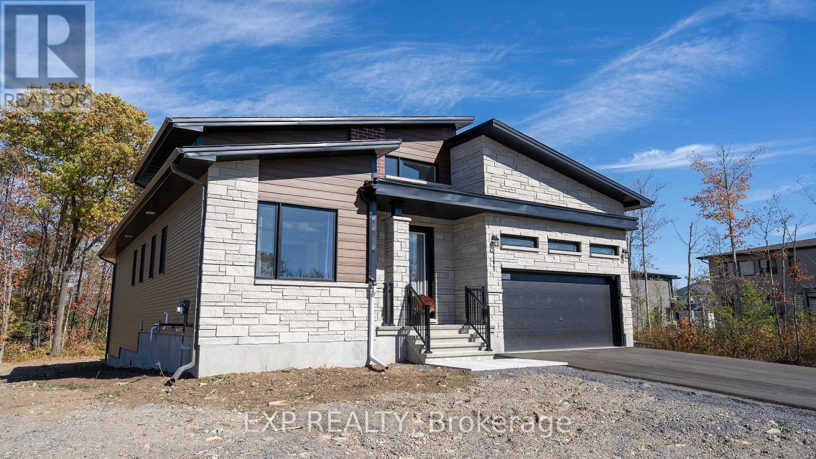 111 Frank Fisher Crescent