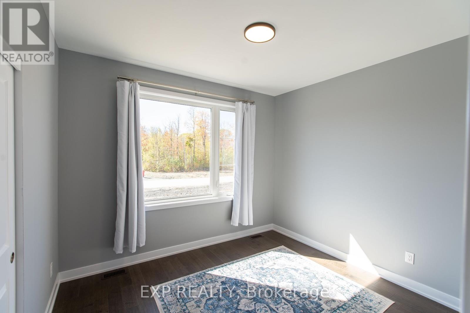 111 Frank Fisher Crescent