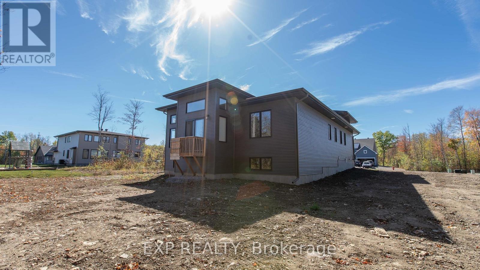 111 Frank Fisher Crescent