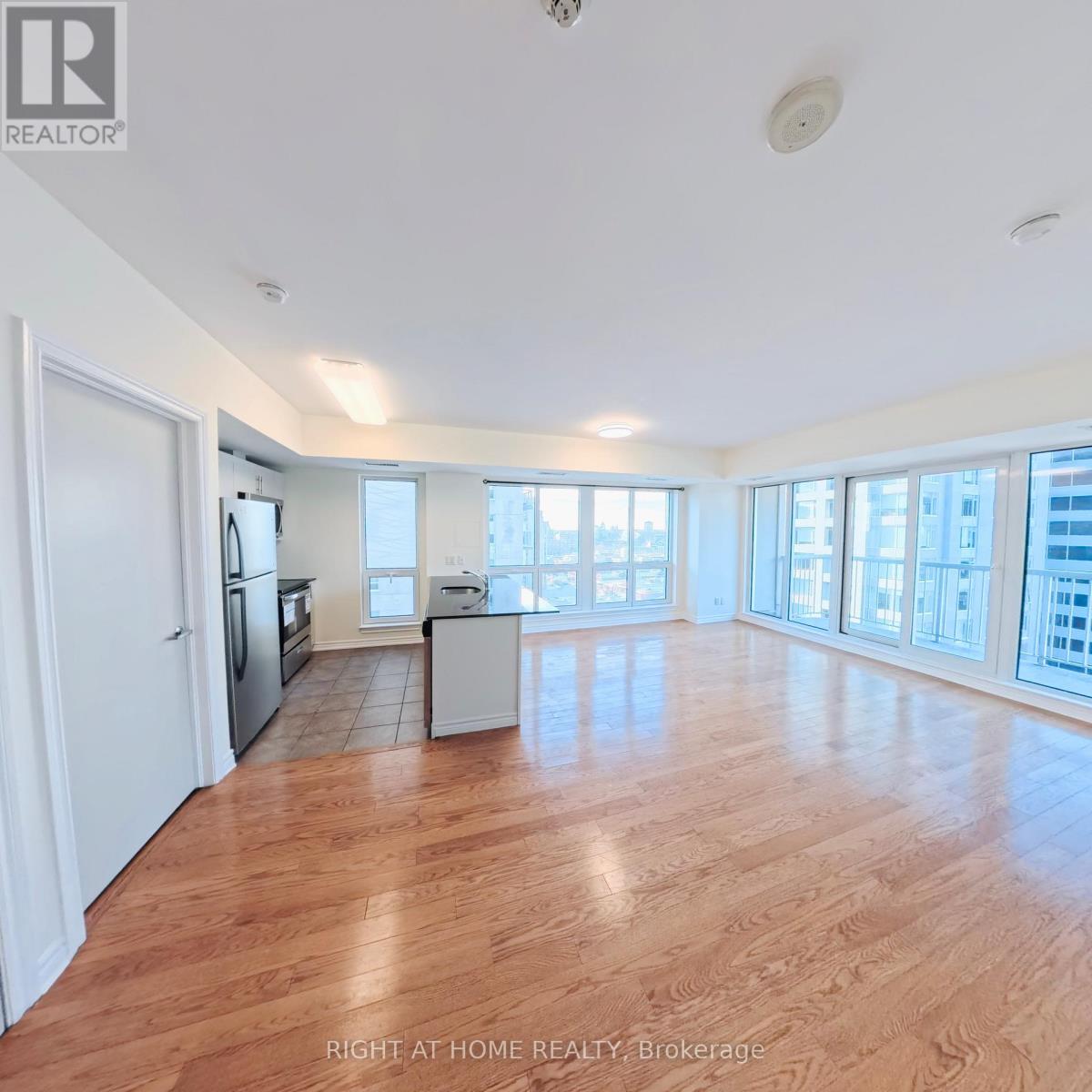 1901 - 234 Rideau Street