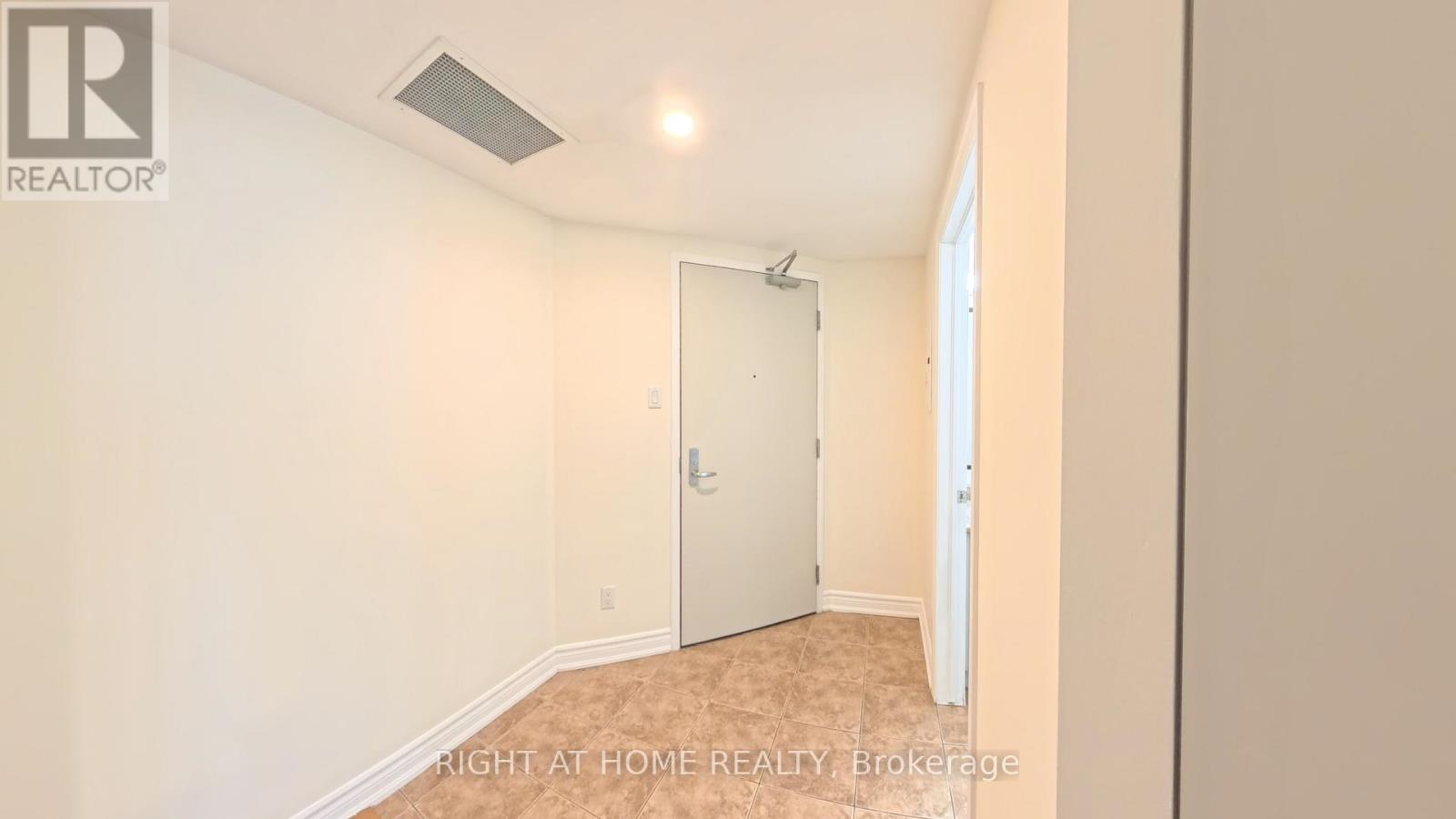 1901 - 234 Rideau Street